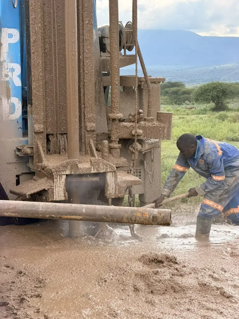 Crew clearing drilling mud at Duka Moja